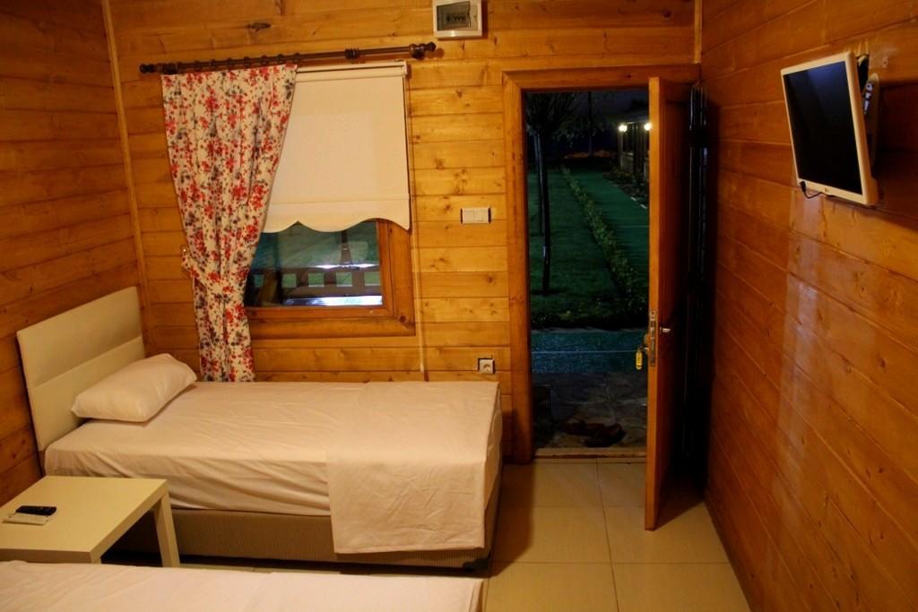 Huzur Motel Cinarcik Exterior photo